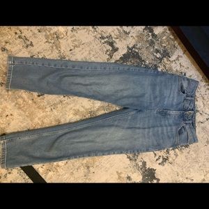 BDG Light wash girlfriend jeans 26Wx26L